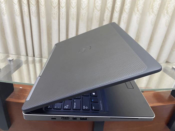 Dell-precision-7520---(4)