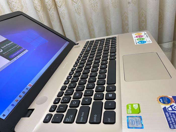 ASUS-VivoBook-X541UJ-(2)