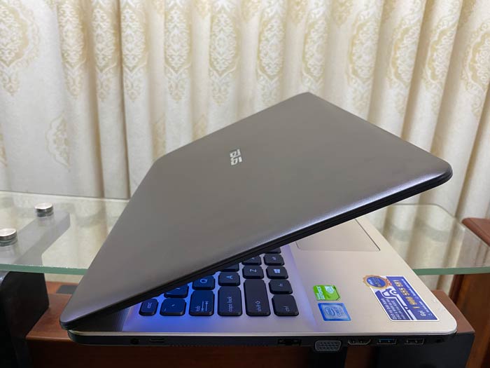 ASUS-VivoBook-X541UJ-(3)