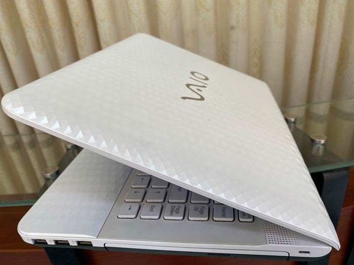 Sony-Vaio-VPCEG33FX-(5)