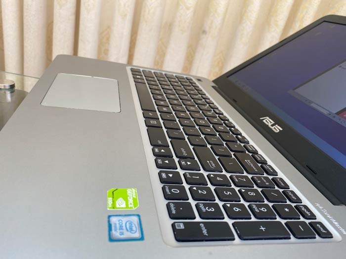 Asus-X556UR-(2)