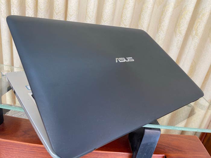 Asus-X556UR-(4)