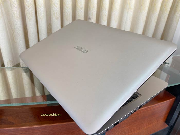 ASUS-X556URK-(1)